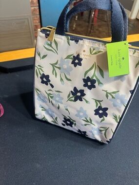 kate spade Floral, insulated Lunch Tote w/ inner pocket.Navy, Light Blue & Green